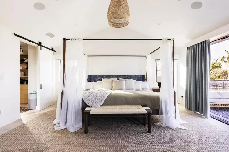 7 “Outdated” Bedroom Styles That Are Actually Cool Again, According to Designers